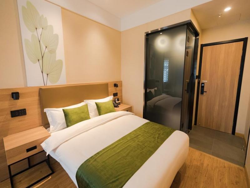 Greentree Inn Shanghai Huangxing Park Subway Station Express Hotel Bagian luar foto