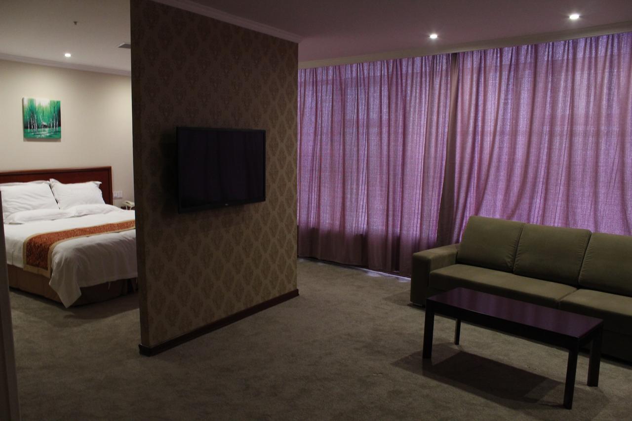 Greentree Inn Shanghai Huangxing Park Subway Station Express Hotel Bagian luar foto