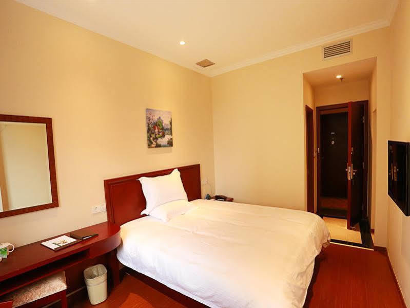 Greentree Inn Shanghai Huangxing Park Subway Station Express Hotel Bagian luar foto